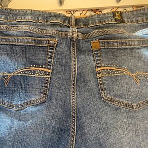 Wrangler Aura Embellished Jean. Size 16 short
